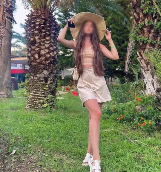 Esmee, 23
