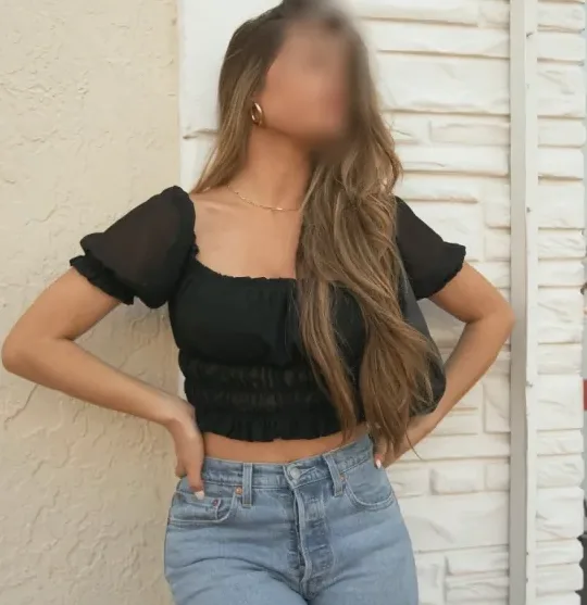 Julia, 34