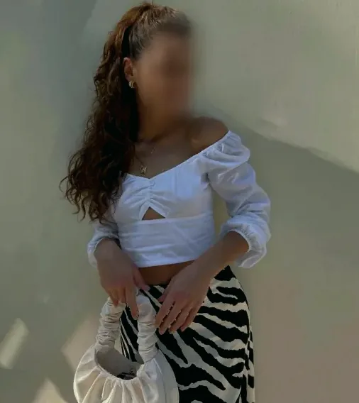 Nina, 28