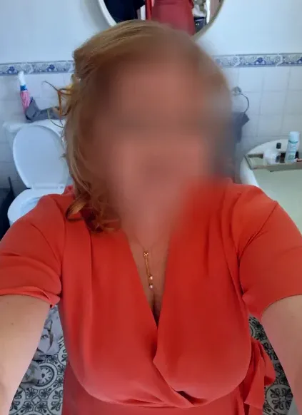 Suzanne, 38